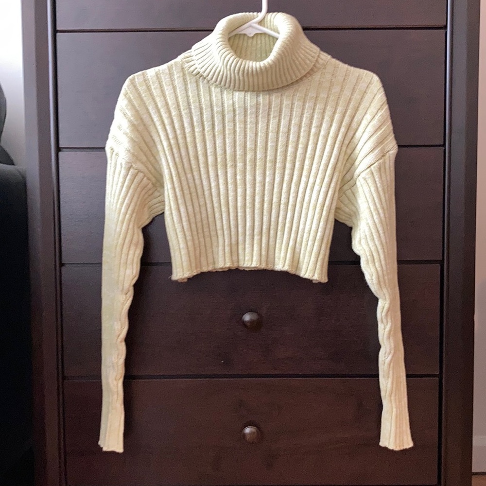 3/$35 F21 cropped sweater